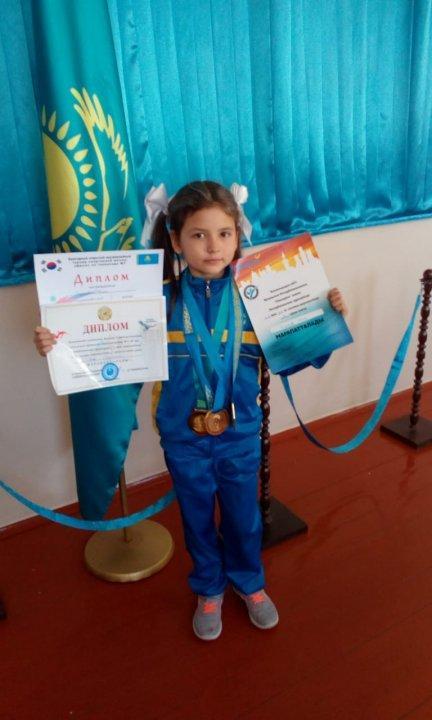 4 "А" класс Силуянова Алина Спортивные достижения Олимпиада чемпионы в памяти Бекзат Саттарханова  1 место