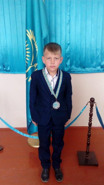 Поздравляем! Ученика 3 "Д" класса , Пинкинь Эрнеста, занявшего ІІ место  в областном конкурсе по робототехнике